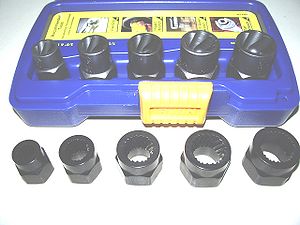Remove Lug Nut Protectors Caps Suzuki Forenza Remove Lug Nut Protectors Caps Suzuki Forenza